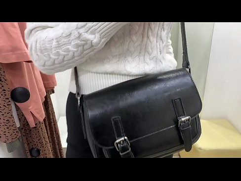 ❤️ Melancap awam perempuan jalang FeralBerry dengan dildo di dalam bilik pemasangan ❤️ Lucah buatan sendiri pada ms.klassikaprint.ru